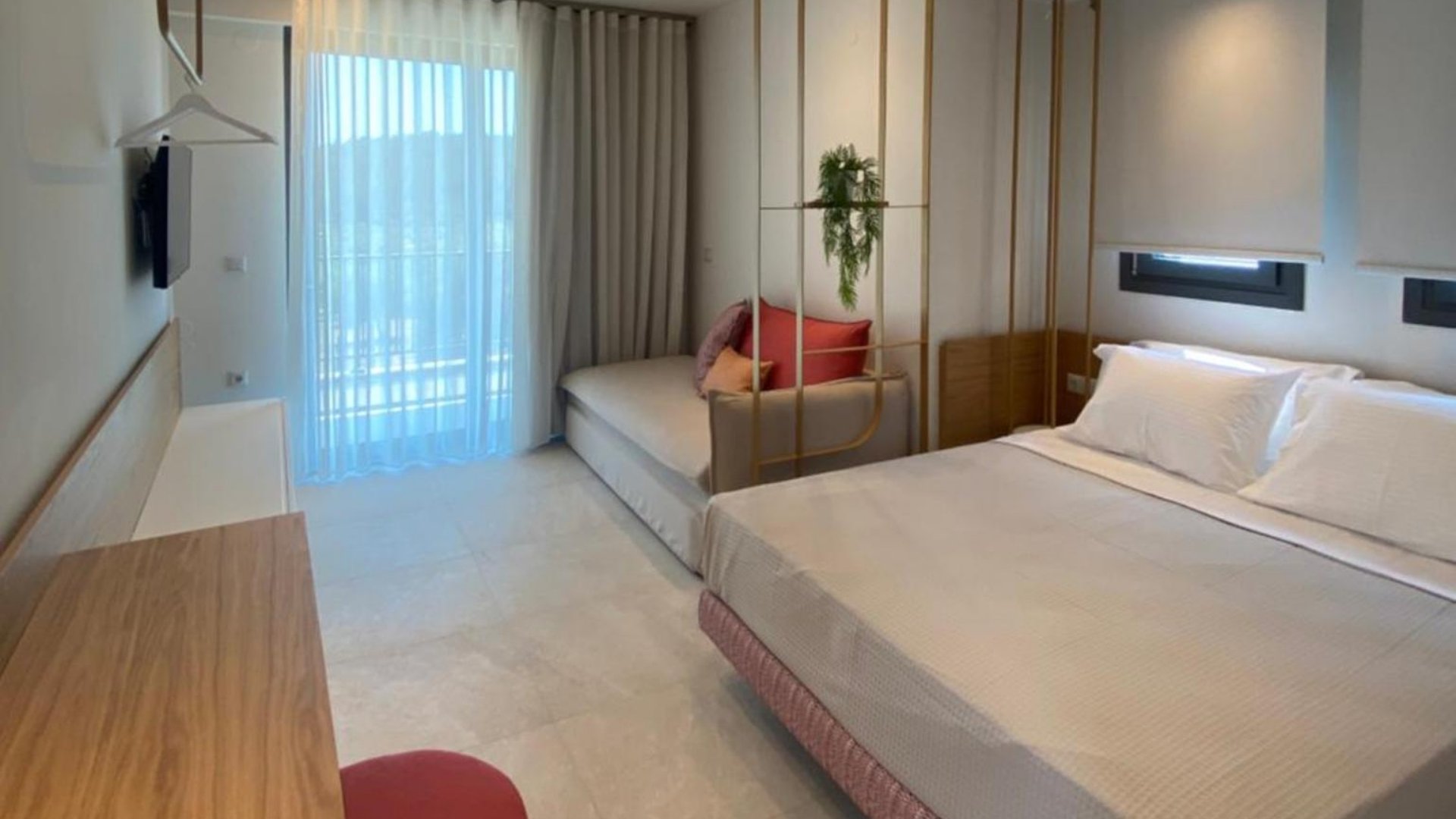 OliVISTA Deluxe Triple Room